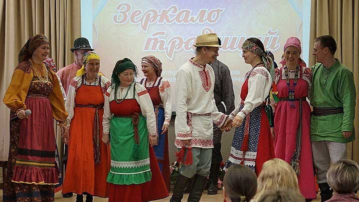На Алтае воссоздали обрядовую и праздничную одежду народов, населяющих край