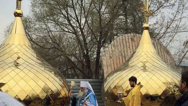 На монастыре Архангела Михаила в Барнауле появились позолоченные купола