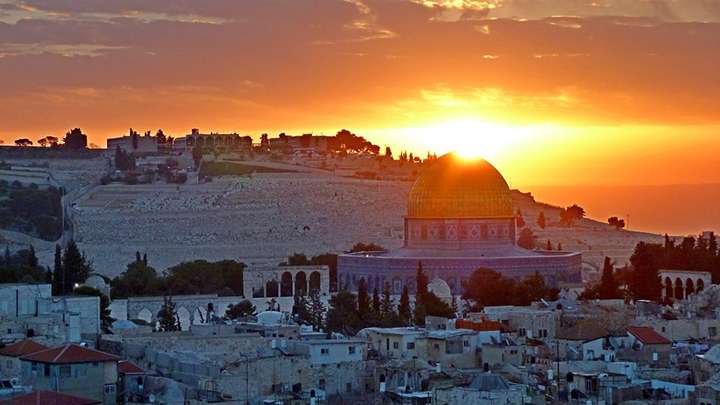 В Иерусалиме в монастыре Гроба Господня сошел Благодатный огонь