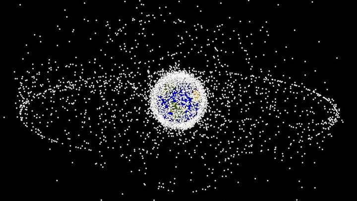 Накопившийся на орбите Земли космический мусор может угрозать человечеству