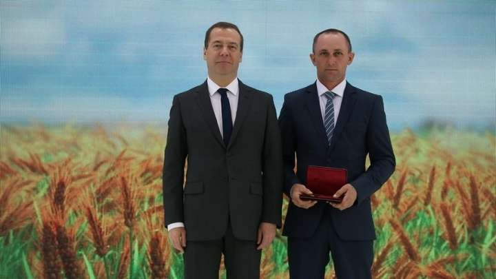 Дмитрий Медведев наградил работников АПК Алтайского края Фото №1