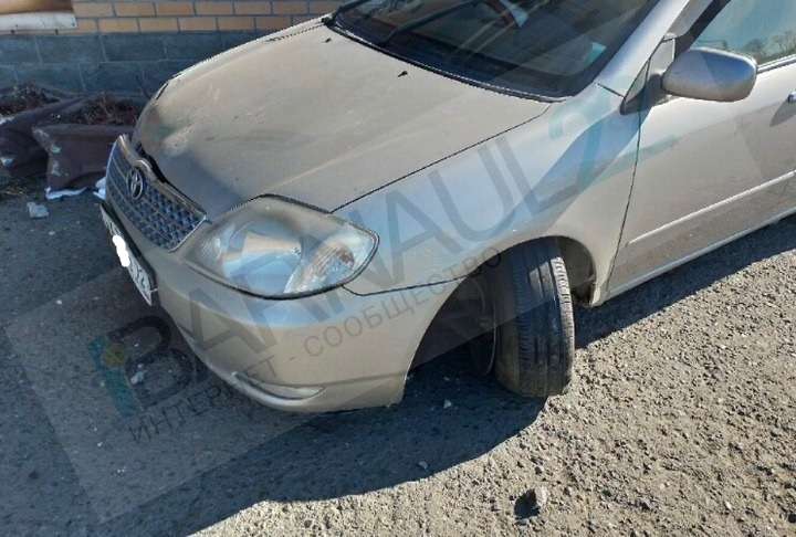 Toyota вылетела на тротуар и сбила мужчину на остановке «Бия» Фото №2
