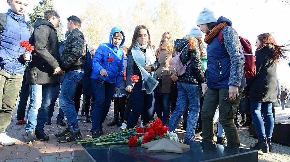 В Барнауле почтили память погибших в результате трагедии в Керчи Фото №3