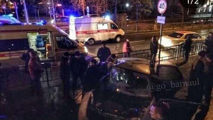 Жесткое ДТП с пострадавшими произошло ночью на проспекте Ленина в Барнауле Фото №1