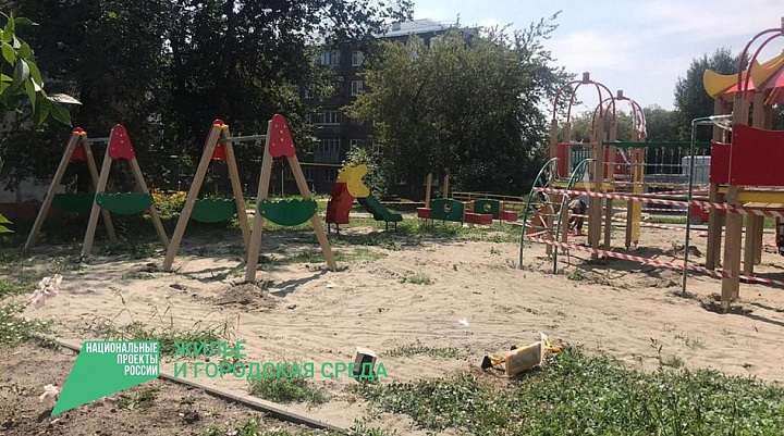 В барнаульском дворе появится детская площадка со скалодромом Фото №1