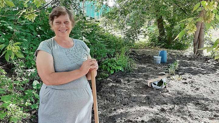 «Народный парк»: барнаульцы несут саженцы кустарников и рассаду растений в «Изумрудный» Фото №1