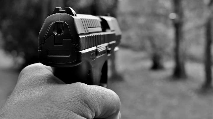 Полиция начала проверку по факту стрельбы в Барнауле Фото №1