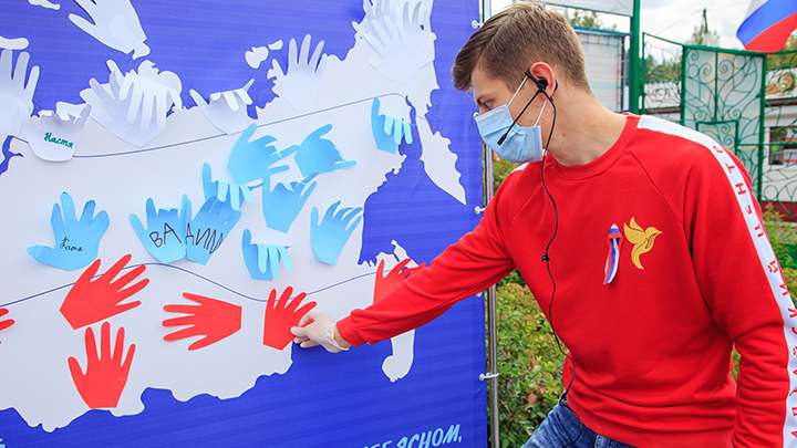 День Государственного флага России отметили в Барнауле Фото №1