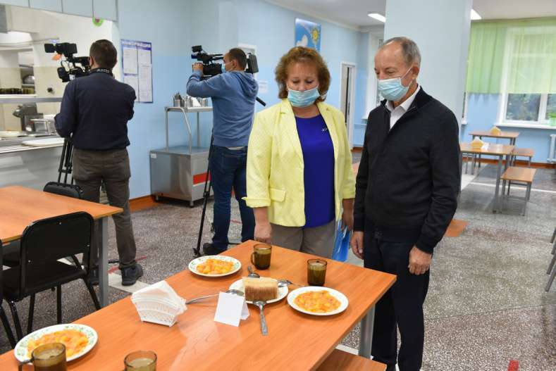 Родителей Барнаула призвали взвешенно подходить к оценкам бесплатного школьного питания Фото №3
