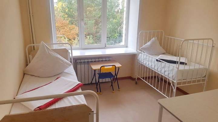 После жалоб пациентов в алтайском инфекционном стационаре провели ремонт Фото №1