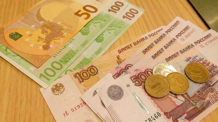 В России сократят траты на зарплаты чиновников и вооружение Фото №1