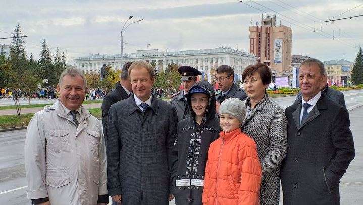 290-летие Барнаула: Томенко прошел по праздничному городу Фото №1
