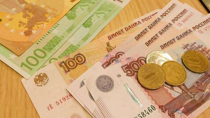 Назван необходимый доход для российских семей с детьми Фото №1