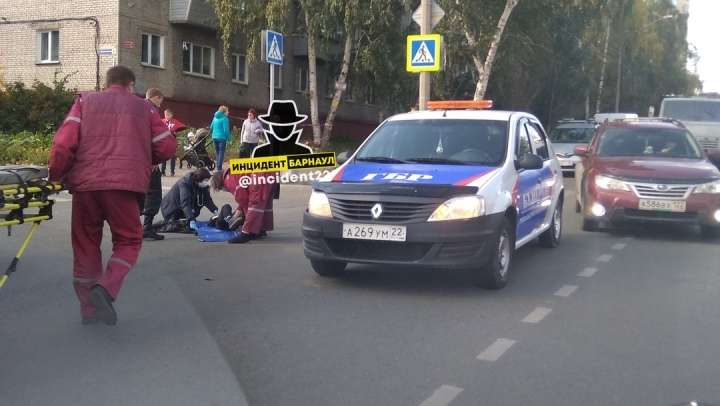 Ребенка на самокате сбил автомобиль в центре Барнаула Фото №1