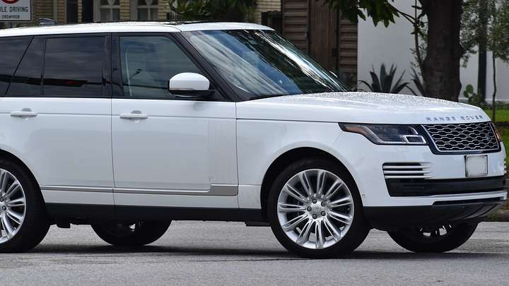 Range Rover сбил 14-летнего мальчика на улице Балтийской в Барнауле Фото №1