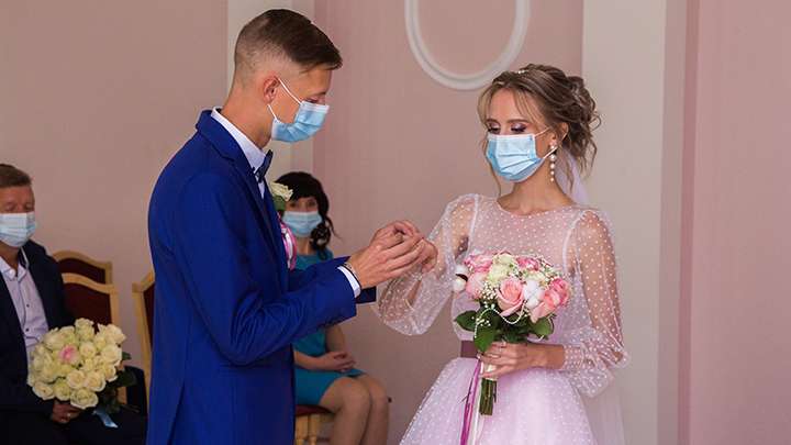 Пандемия перевела мир на удаленку, но любовь на дистант не переведешь Фото №1