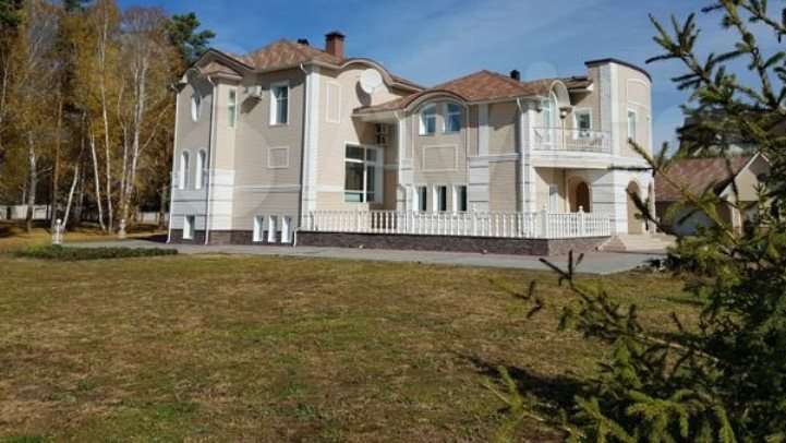 Гигантский особняк для любителей SPA продают за 85 млн рублей под Барнаулом Фото №1