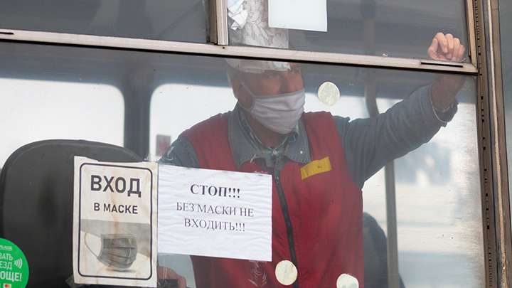 Роспотребнадзор проверяет соблюдение масочного режима в транспорте Барнаула Фото №2