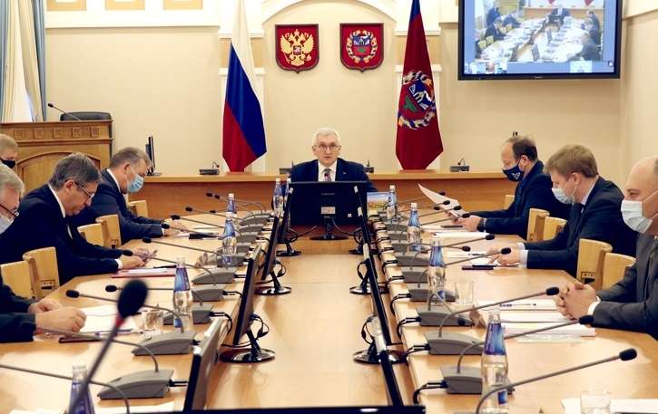 В Алтайском крае рассмотрели два варианта прогноза социально-экономического развития Фото №1
