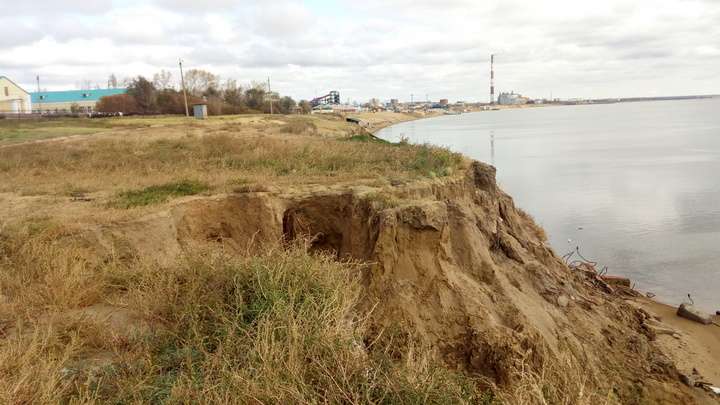 Комиссия обследовала обрушающийся берег в известном алтайском городе-курорте Фото №5
