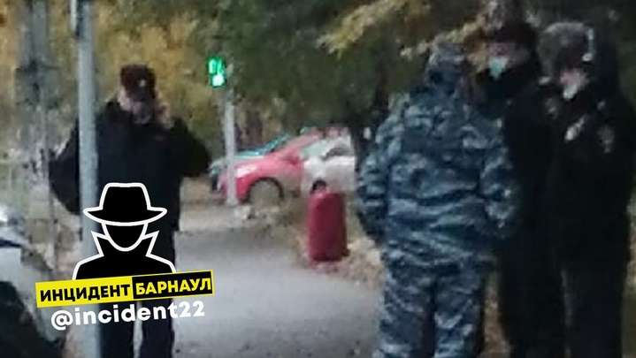 Подозрительный чемодан нашли в центре Барнаула Фото №1