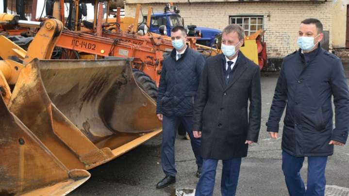 Глава Барнаула проверил готовность дорожной техники к работе в зимний сезон Фото №1