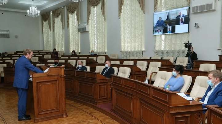 Томенко представил депутатам АКЗС проект закона о краевом бюджете на 2021 год Фото №1