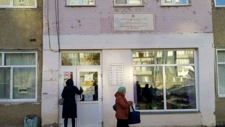 Губернатор Виктор Томенко проверяет очереди в поликлиниках Фото №3