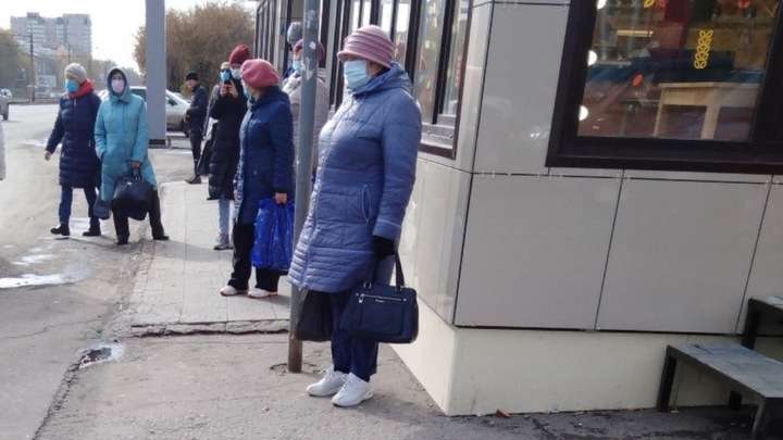 В Барнауле проверяют соблюдение горожанами масочного режима Фото №1