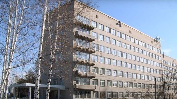 Алтайский Минздрав объяснил задержку ковидных выплат медикам Фото №1