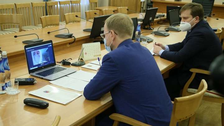 Виктор Томенко поблагодарил главных врачей ковидных госпиталей за работу Фото №1