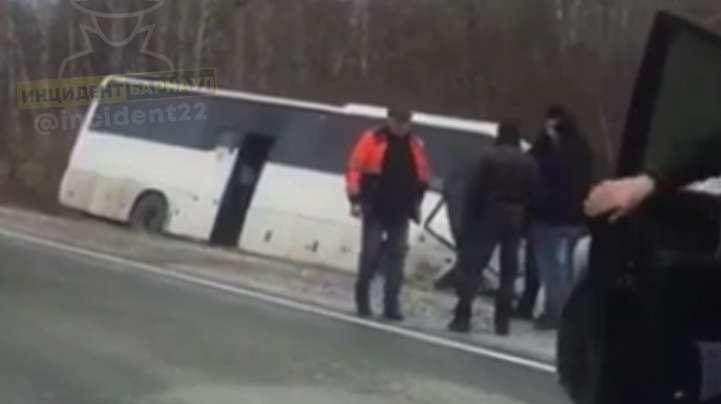 Рейсовый автобус Томск-Барнаул попал в жуткое ДТП: среди погибших дети Фото №1