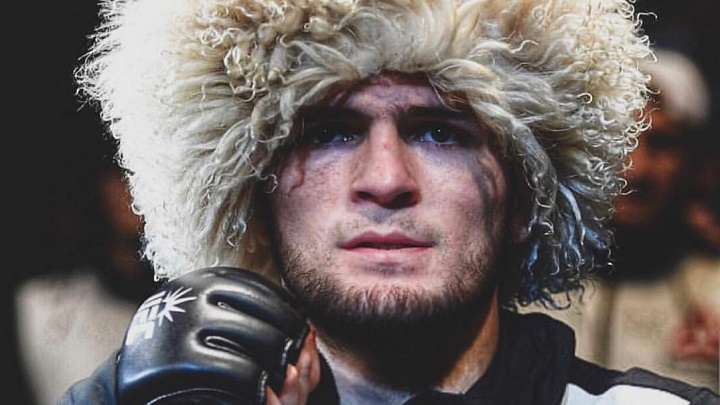 Орёл улетел непобеждённым: Хабиб «задушил» Гэтжи в своём последнем бою в UFC Фото №1