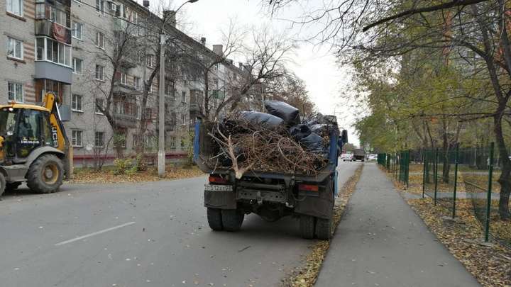 За месячник саночистки в Барнауле ввезли 360 машин мусора Фото №1