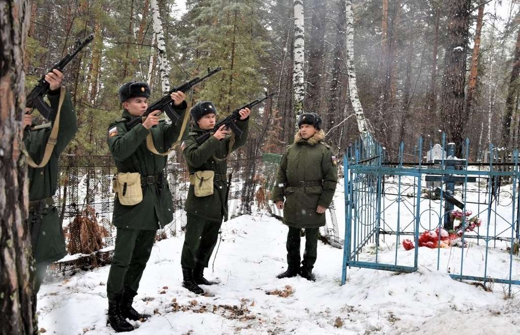 Алтайские поисковики захоронили останки красноармейца Фото №1