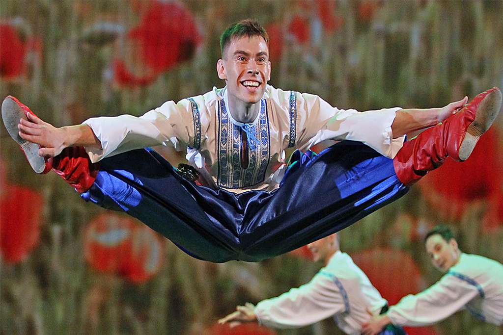 Андрей Мерзликин стал ведущим новой программы молодежного ансамбля «Алтай» Фото №2