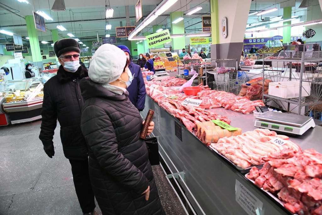 Роспотребнадзор нашел нарушения на сельскохозяйственном рынке в Барнауле Фото №6