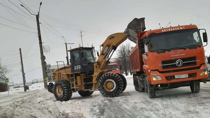 Снегоуборочная техника задействована во всех районах Барнаула Фото №1