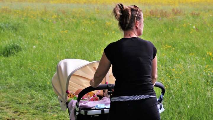 В Алтайском крае женщины становятся мамами в среднем в 28 лет Фото №1