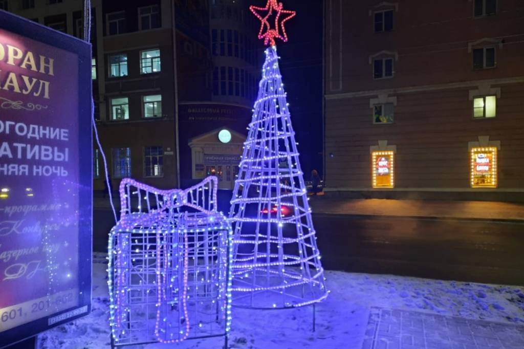Улицы Барнаула начали украшать к Новому году Фото №3