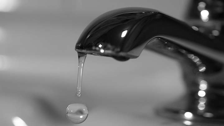 96 домов остались без холодной воды из-за коммунальной аварии в Барнауле Фото №1