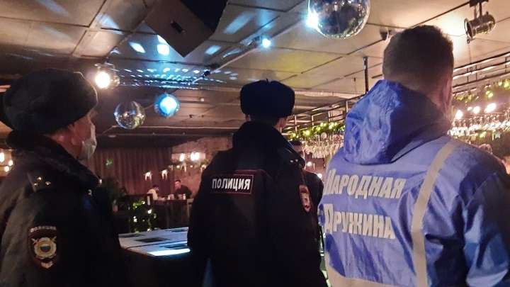 Кальянную в Барнауле уличили в незаконной работе после 23:00 Фото №1