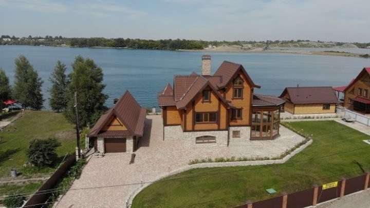 Названа причина массовой продажи домов возле аэропорта Барнаула Фото №1