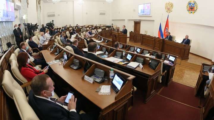 Какие законопроекты рассмотрят алтайские депутаты на последней сессии 2021 года Фото №1