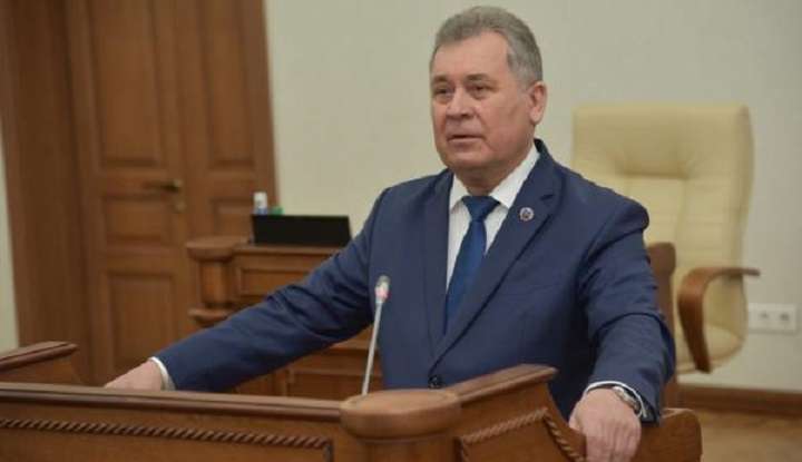 Учителя, сироты, бары. Какие законопроекты приняли алтайские депутаты Фото №1