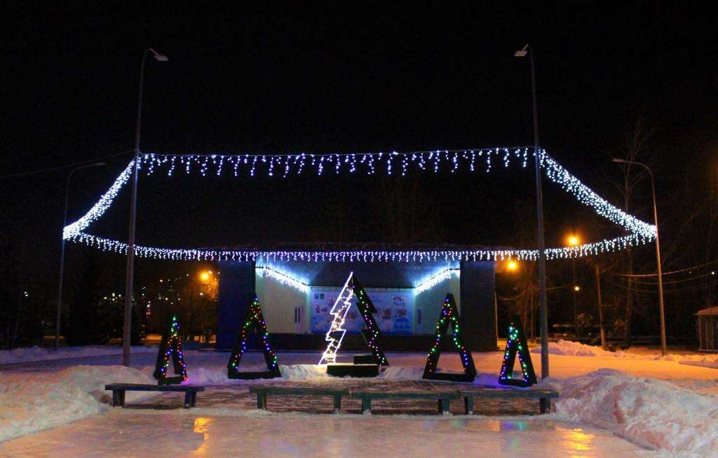 Снежный городок открылся на Мало-Тобольской в Барнауле Фото №2