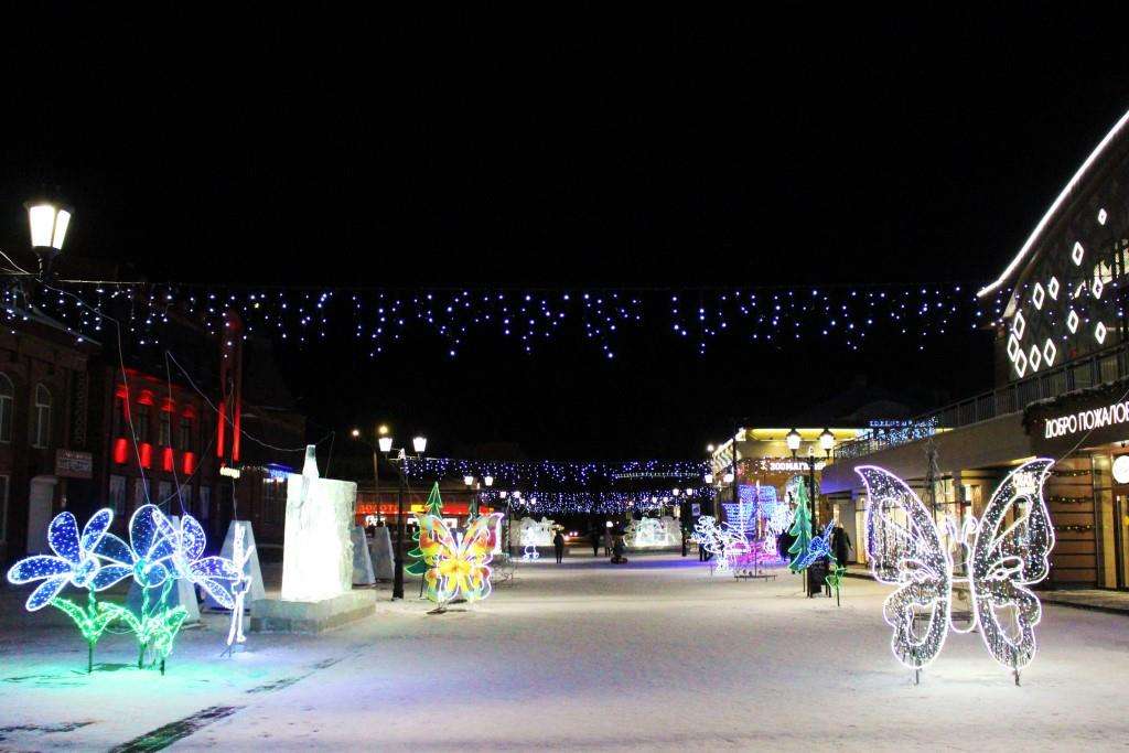 Снежный городок открылся на Мало-Тобольской в Барнауле Фото №5