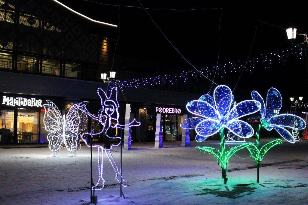 Снежный городок открылся на Мало-Тобольской в Барнауле Фото №6
