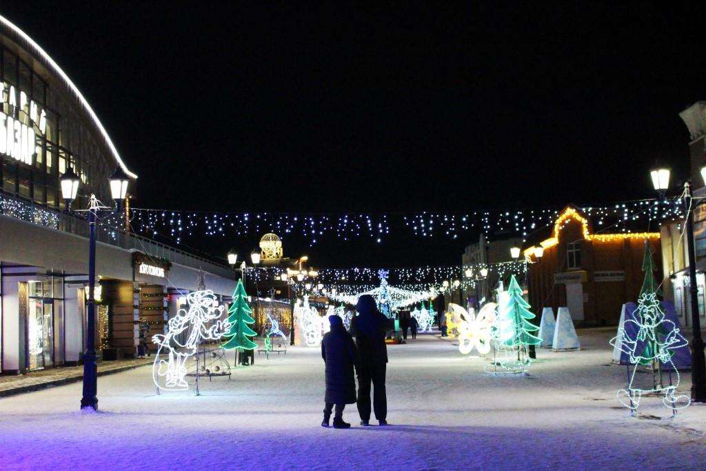 Снежный городок открылся на Мало-Тобольской в Барнауле Фото №7