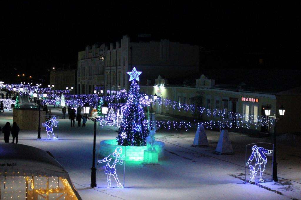 Снежный городок открылся на Мало-Тобольской в Барнауле Фото №9